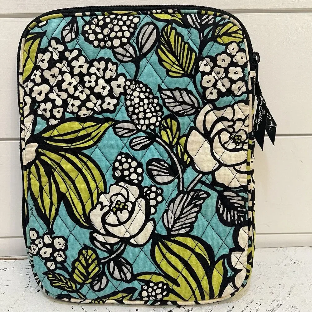 Vera Bradley sleeve colorful durability